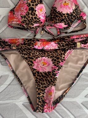 BOTTOMS ONLY!! Bikini bottoms